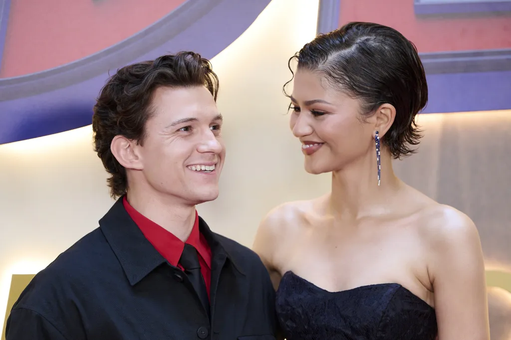 TOM HOLLAND E ZENDAYA EM EVENTO DE 'HOMEM-ARANHA: UM NOVO DIA' EM MADRID FOTO: CARLOS ALVAREZ/GETTY IMAGES 